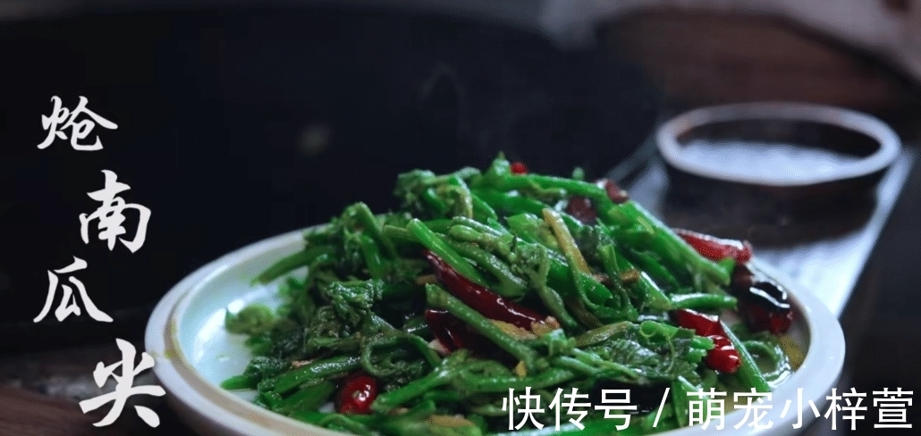 毛豆|李子柒晒秋收家宴，吸引三千万人观看，满满一桌子的美味，太馋人