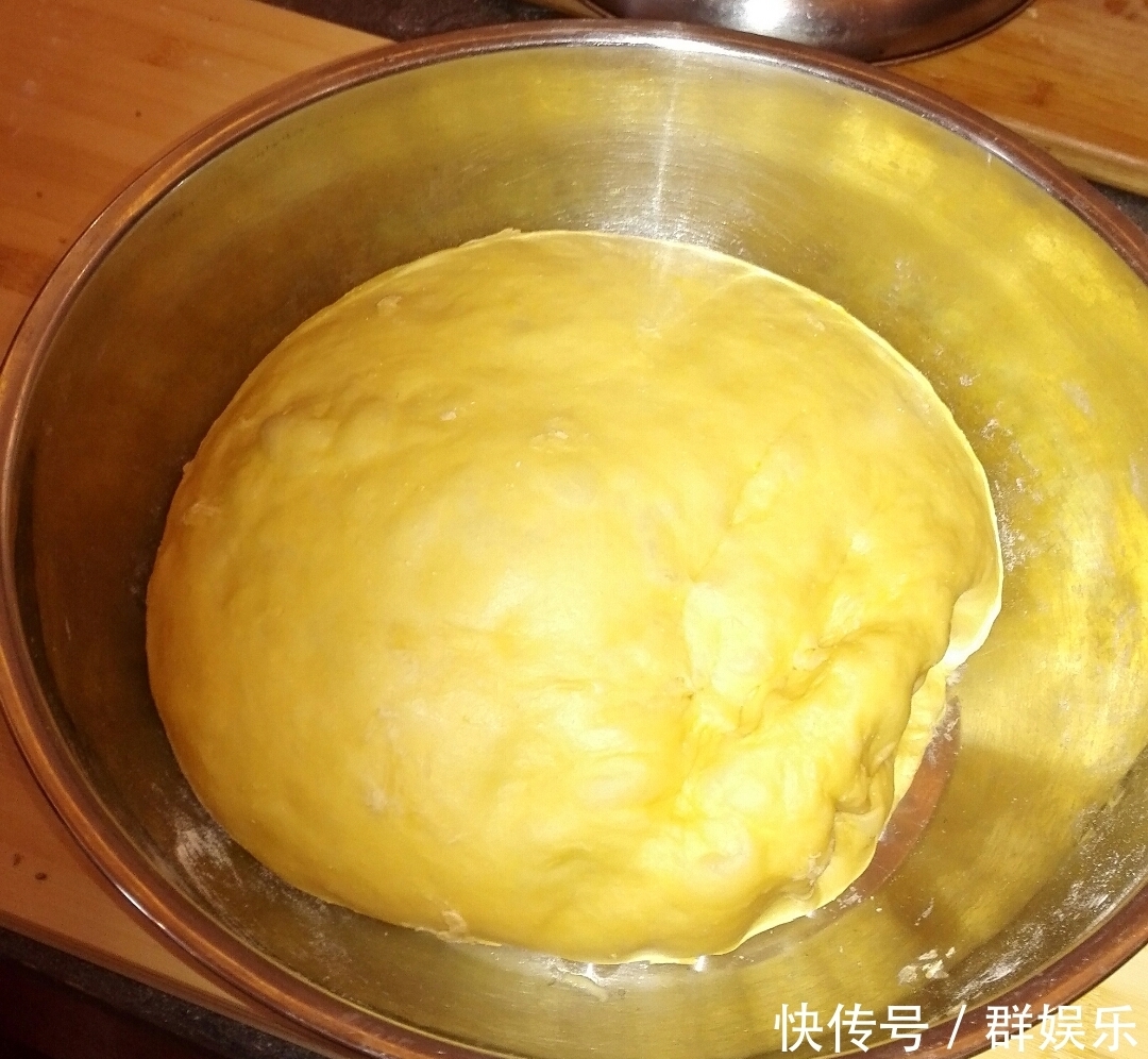 想把馒头做出暄软拉丝的效果,只需要这几步,比面包还好吃