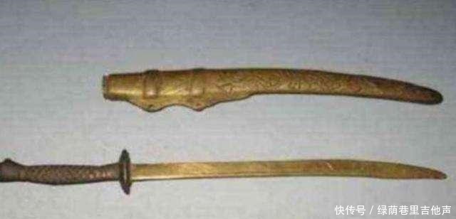 老人|老人带祖传的宝刀去鉴定, 专家看到刀上四个字, 忙问您的父亲是哪位!