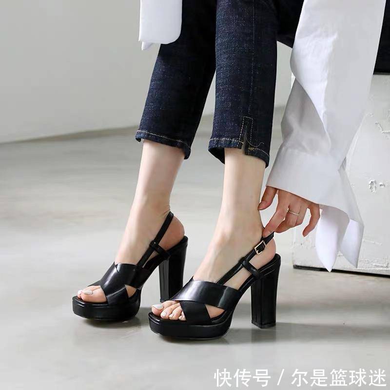 这些都是什么“神仙凉鞋”极致的法式优雅，简直不要太好看！