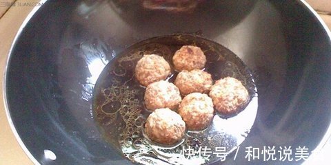 教你正宗红烧狮子头的做法,美味又好吃,招待客人倍有面子