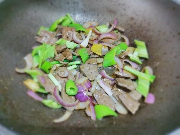 它比牛肉便宜,5元1斤,多吃养人,隔三差五做一次,孩子少生病