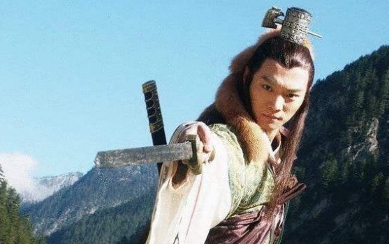 杨过$此人与杨过师出同门,内功剑术在杨过之上,被后世人尊为武林神话