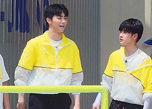 蔡徐坤 周震南跟陈立农同队,商讨跟蔡徐坤对决的方法,谁注意何洛洛咋做的