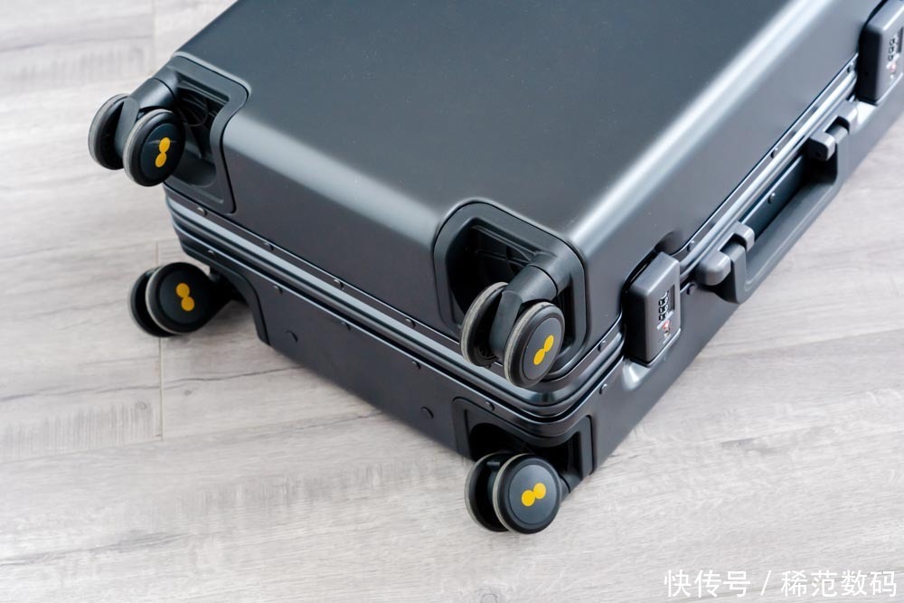 评测|地平线8号行李箱评测:高端大气上档次,商务出行好搭档