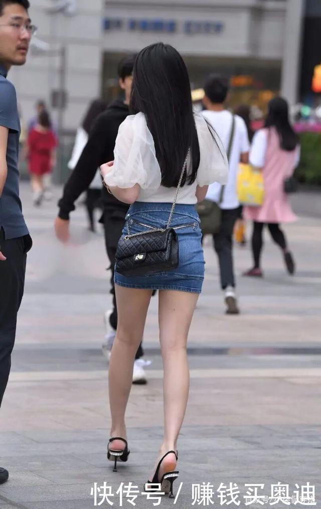 少女|真正懂时尚的女人,牛仔裙往往“碾压”短裤,时髦又不失少女感!