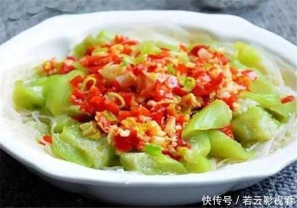 下锅|炒丝瓜,直接下锅才导致发黑不好吃,若多加一步,翠绿鲜嫩很美味