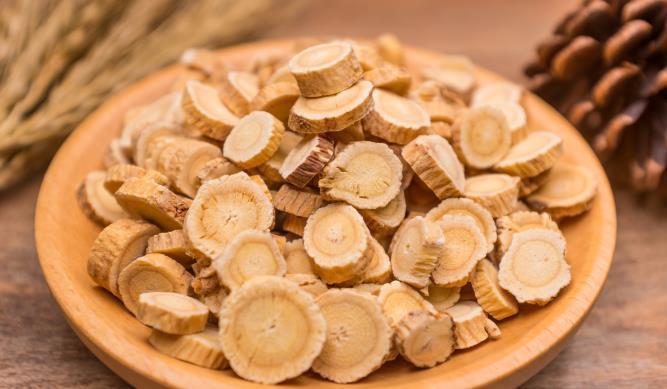 身体免疫力|黄芪和它“天生一对”，搭配泡水喝，血管通畅，肝肾可能感激涕零