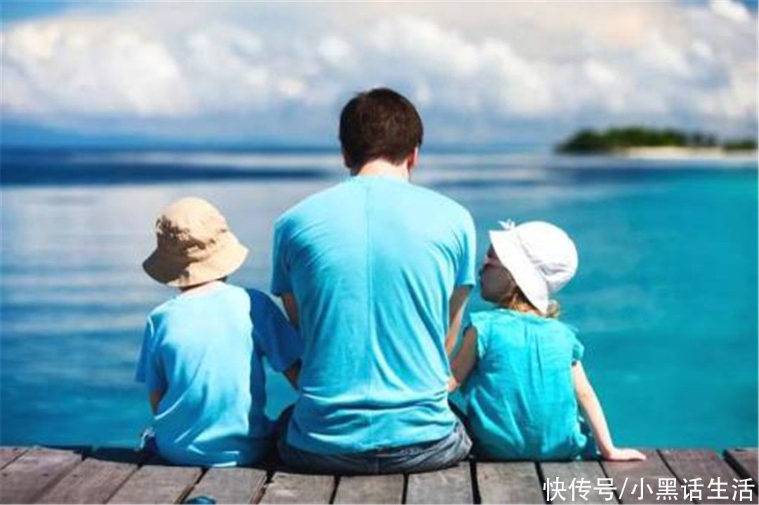 二胎时代|哥哥送小20岁妹妹去幼儿园,出门前拾掇自己:不潮会被当成她爸