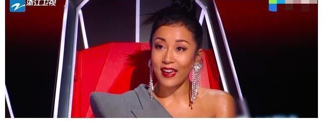 “李榮浩眼睛不夠大，我?guī)退纯础奔穗h逸，你真能給自己加戲