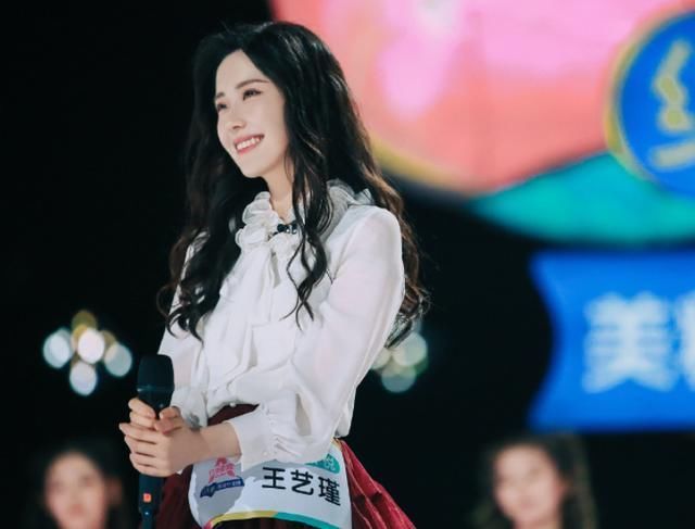 王艺瑾为接力跑失误道歉,何洛洛赶来救场,路人却都看不下去了