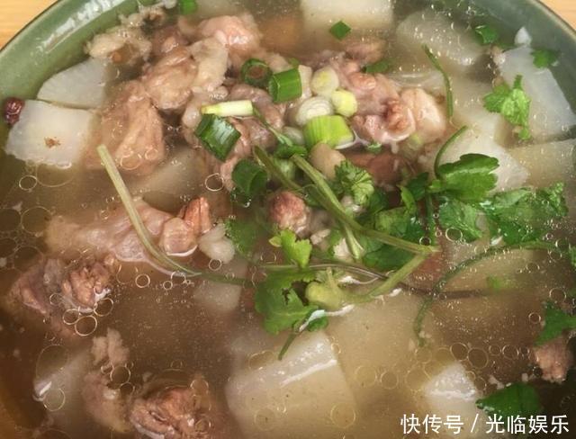 无论是炖牛肉还是羊肉,记住几个技巧,汤浓肉香,鲜美不膻不腥