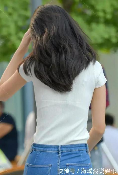 夏天 时尚白T搭高腰牛仔裤,满满青春活力感,打造少女气息