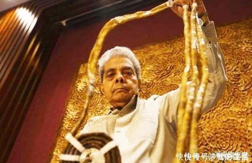 左手|老人用44年时间蓄留指甲,一朝剪掉后,不料手指却发生了新变化