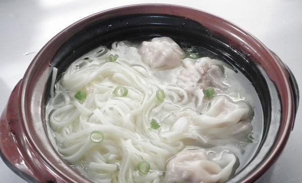 外国朋友吐槽中餐吃不饱,看了他点的菜后我笑了:能吃饱就怪了