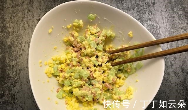 三明治|别再为孩子的早餐发愁了，简单还营养，一份鸡蛋三明治就搞定！