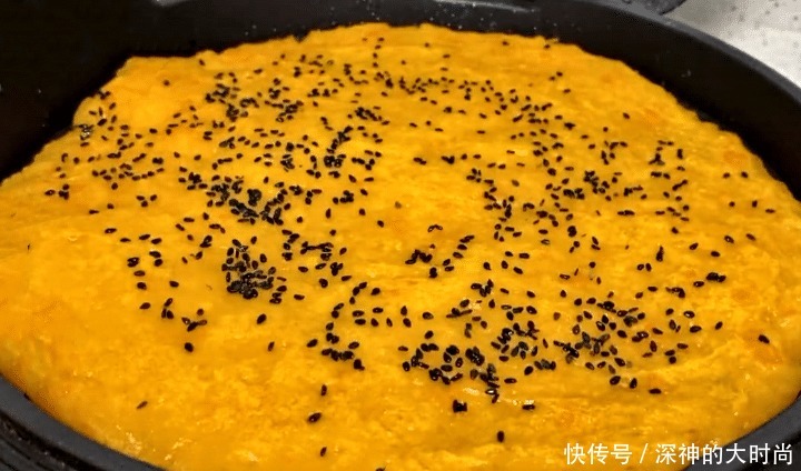  上桌|入秋后，这菜再便宜也要吃，烙一烙5分钟上桌，香味浓郁又顶饱