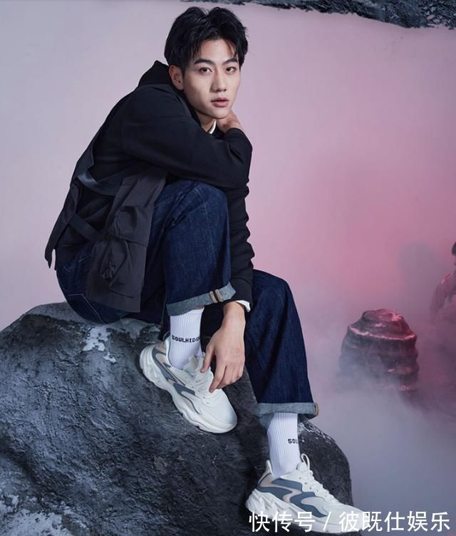 科技|国货再崛起,鸿星尔克也卖断货?最值得买的3款跑鞋,平价又好穿