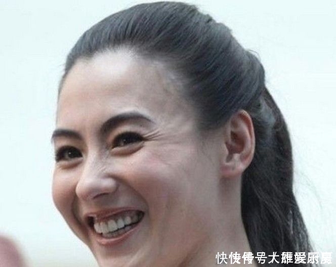 女人“提前变老”,多半和4个地方“挂钩”,大部分人都不会留意