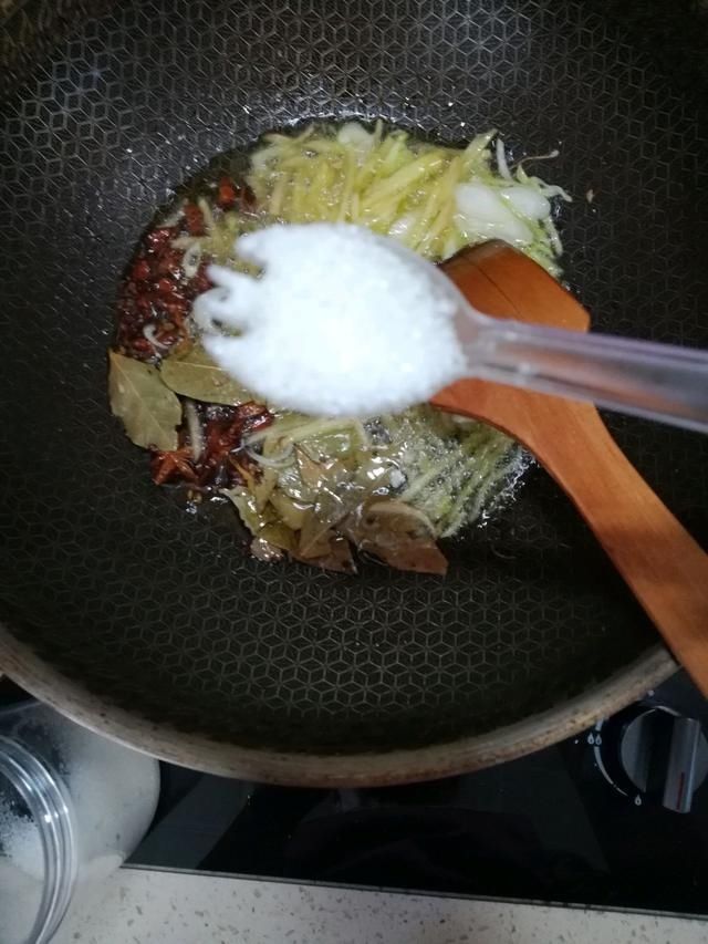 自制大盘鸡，简单又好吃，味道比饭店的还香