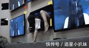 |搞笑GIF:带女友去逛街 请问遇到这种情况该怎么办?
