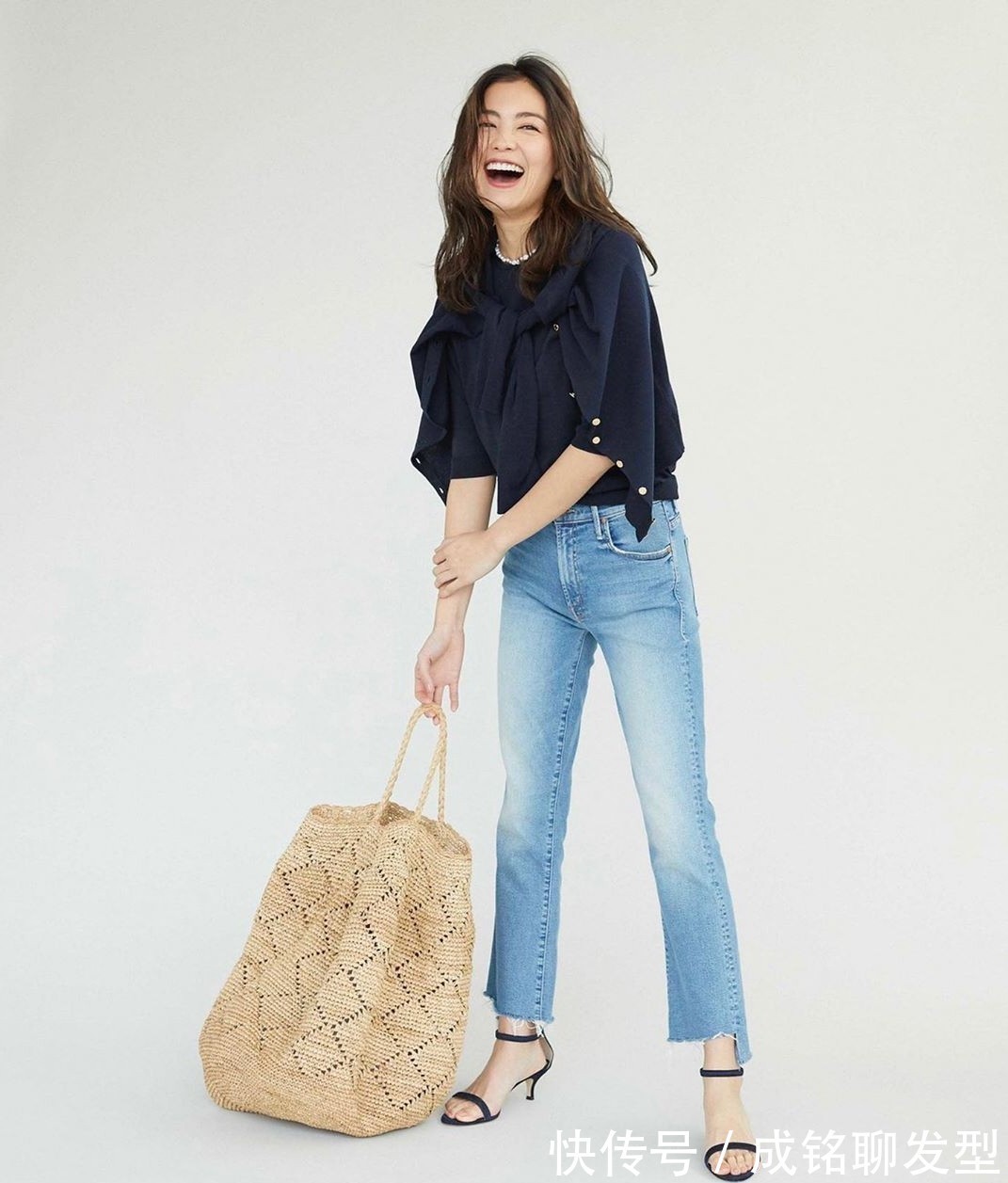 女人|女人过了四十岁之后,裤子尽量少穿黑色,容易显暗沉又显老气