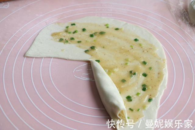 面团|大厨技巧教你做葱油饼，不用烫面照样外酥里软，很省事