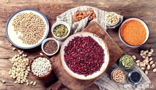 草酸|绝经后的女人常患骨质疏松，谨记“2少吃、2多吃”或能改善症状