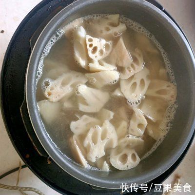 贫血排骨|家常美味莲藕排骨汤，锁住家人的胃