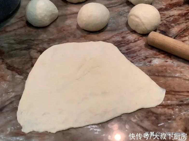 早餐不求人！大叔教你经典原味贝果，简单易学，比甜甜圈好吃