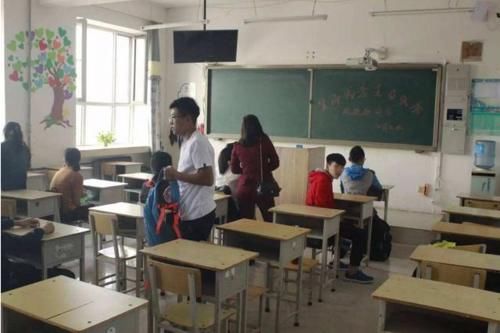 小学生“倒数试卷”火了，网友被逗得哈哈大笑，老师：把家长叫来