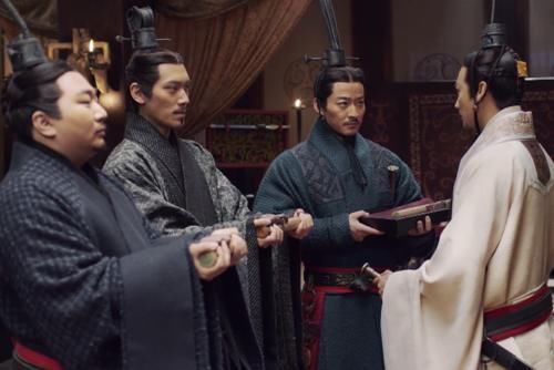 嬴政|嫪毐密谋造反,不料落入嬴政的圈套,惨死在赵姬面前