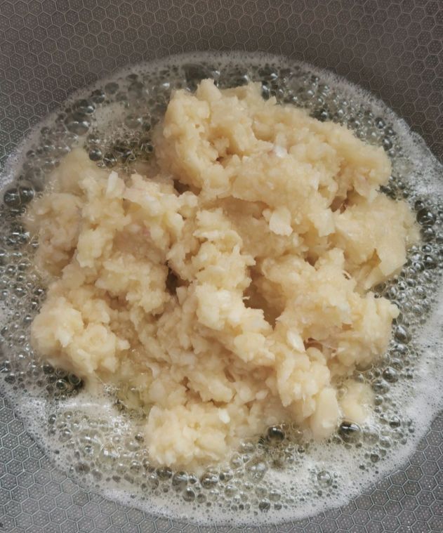 炸蒜蓉，蒜末直接油炸就错了，牢记4技巧，金黄不发黑，浓香不苦