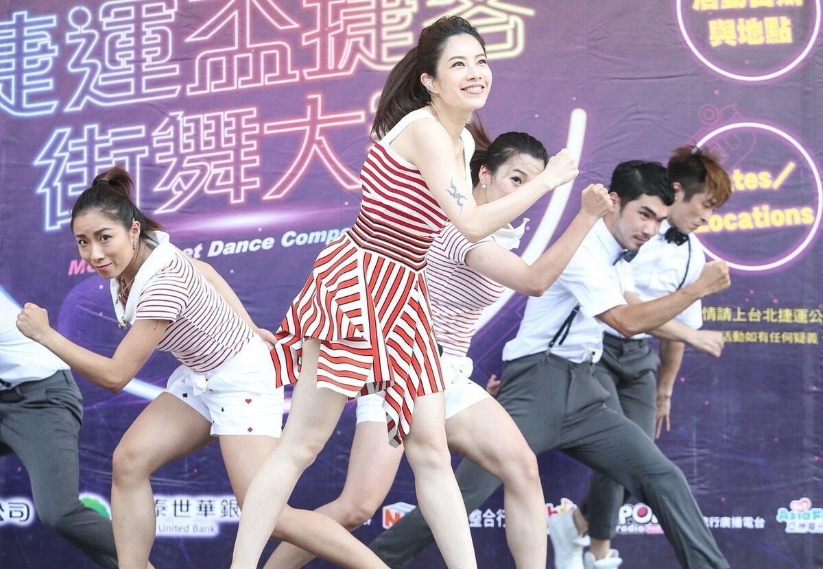 只能靠|早年星爷“三顾茅庐”而不得出,如今无人问津,她只能靠商业度日