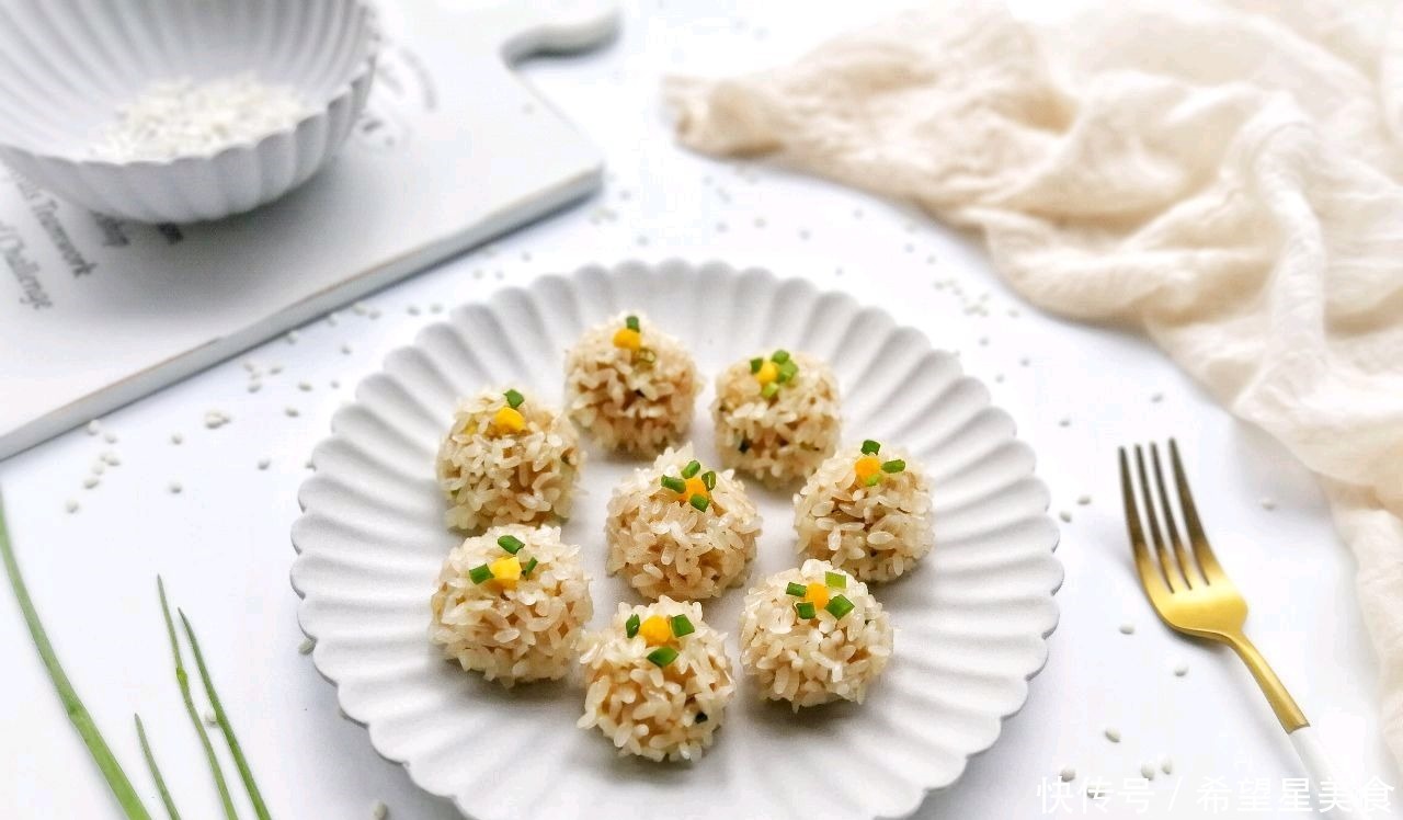 大米别只会蒸米饭了,加半斤肉,几瓣蒜,做好鲜香味美,颜值高