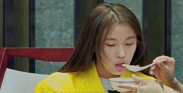 变形记|那个每天开销上万,16岁还要大人喂饭的女孩,现如今判若两人