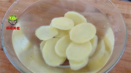 鸡蛋|土豆这样做真好吃,饭店都买不到,咸香适口,葱香浓郁,太解馋了