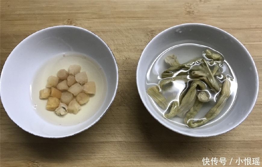 吃光|简单快手的家常菜,10分钟端上桌,炒时加两物,鲜美到汤都吃光