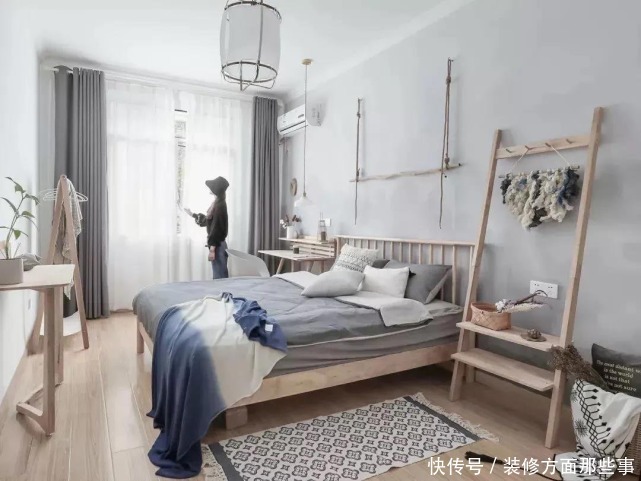 氛围感|90㎡原木风在灰白木之间,平衡出空间的安谧