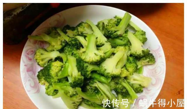 岳母|老婆坐月子岳母来送鸡,我特意做一桌菜招待,饭后她夸老婆好福气