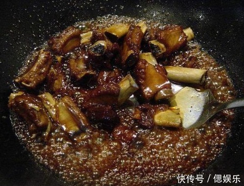 排骨|做糖醋排骨,调汁是关键,牢记此口诀,排骨酸甜可口,一锅不够吃