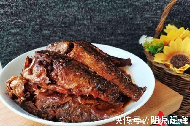 这个方法制作的酥鱼,孙女自己都能吃了,鱼刺变得绵软不必吐剌了