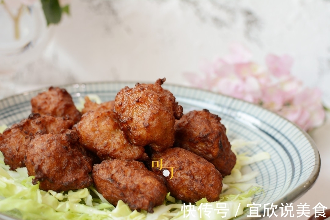 秋天又可以大口吃肉了,干炸丸子做起来,一口一个,外焦里嫩