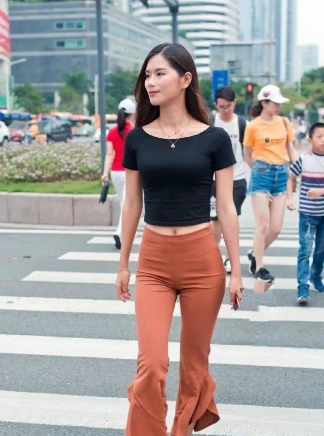 有型|喇叭裤个性显瘦，会搭配的女生都爱穿，展现出了时髦有型的美