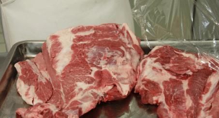 买排骨时,肋排、大排、小排哪个好?肉贩教你一招,买对不浪费!