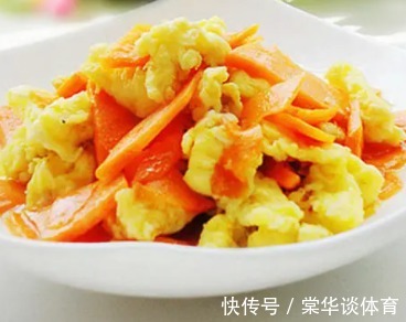 维孩子眼睛近视看不清黑板内容,多吃护眼菜,补充维A避免近视