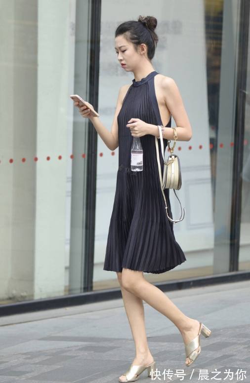 穿搭 穿衣风格很时髦的女孩,优雅的搭配美丽有气质