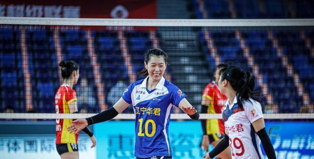 孫海平|丁霞被替換下，孫海平替補登場，遼寧女排大比分2-1領(lǐng)先了