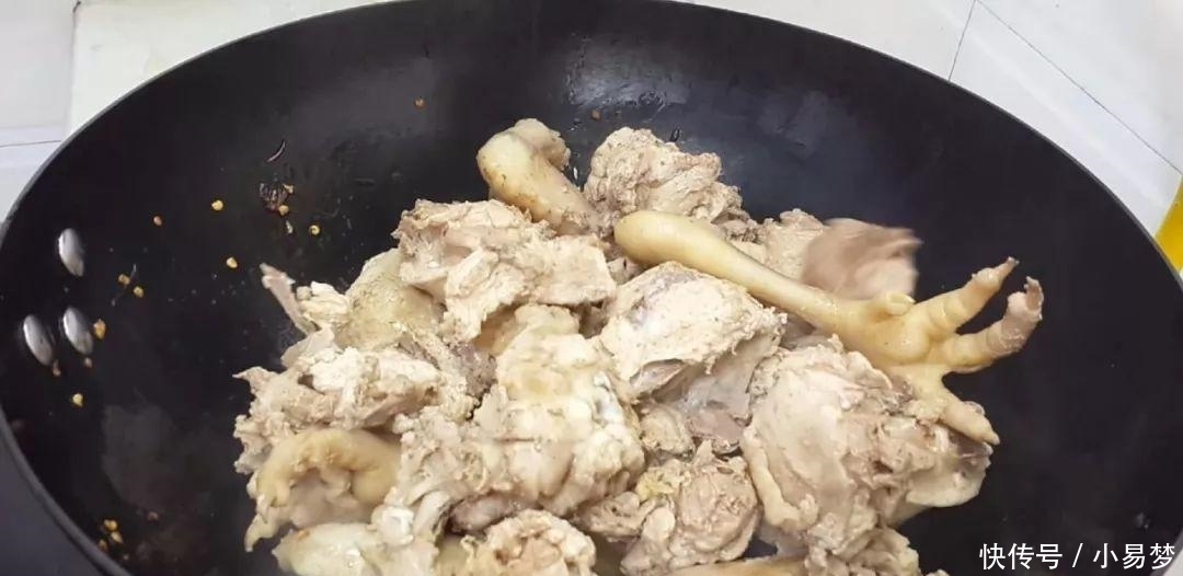 鸡肉这样做才好吃，掌握这个秘诀，一顿多吃两碗饭，一锅都不够吃