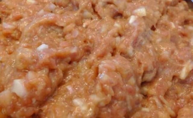 炸肉丸子时,有人用淀粉,用人用面粉,教你正确做法,太香了